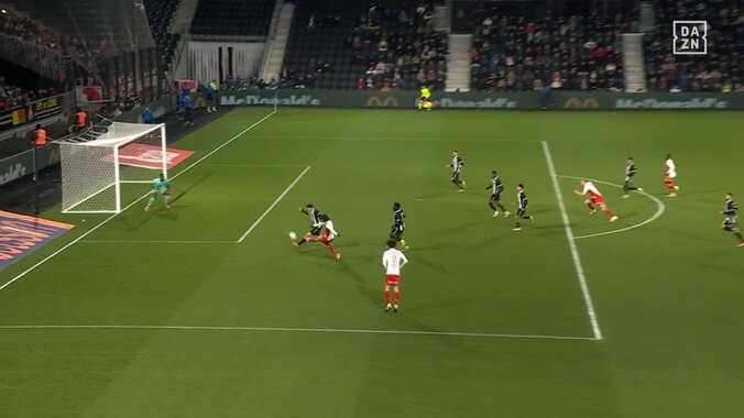 【映像】南野拓実、華麗なタッチで切り込み左足一閃