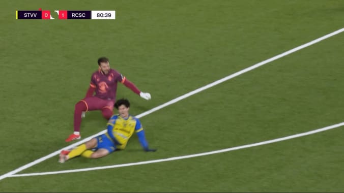 「度を超えた…」日本代表FWの“危険タックル”を現地メディアが批判！「GKを負傷させそうになる」「焦りすぎた」後藤啓介に警告 4枚目