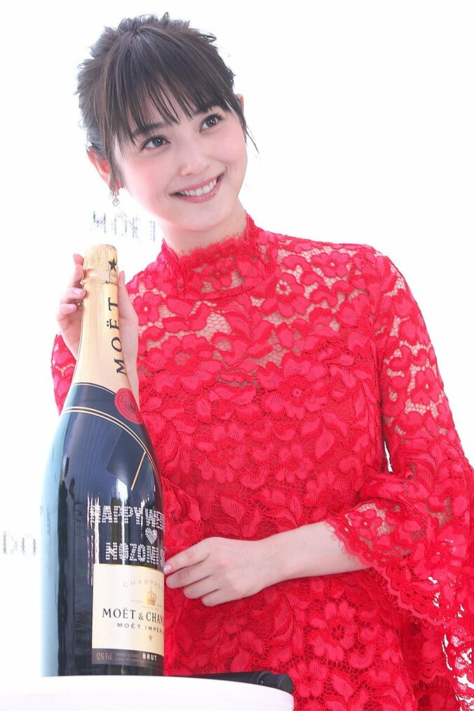 “新婚”佐々木希　「幸せオーラ、キラキラしている」との声に大照れ 4枚目