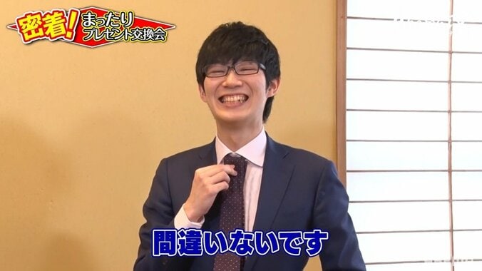 「ああ、好きな色だ…」おしゃれ名人・佐藤天彦九段にネクタイ贈られ後輩棋士がうっとり／将棋・AbemaTVトーナメント 2枚目