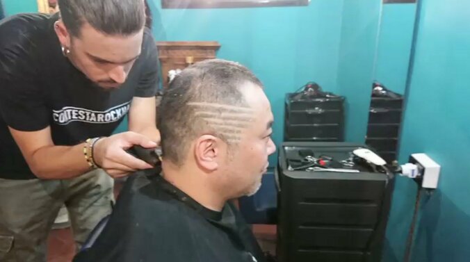 バナナマン設楽、ローマの美容院でイタリアンダンディに変身 15枚目