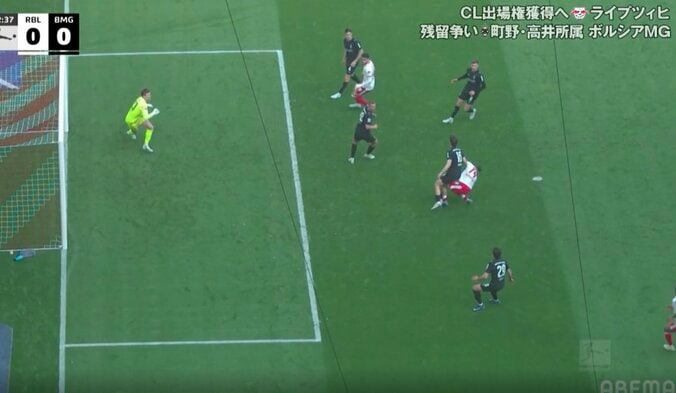 「エグい倒れ方した」オーストリア代表MFを襲った悲劇「危なすぎる」死角からの激しい衝突→ノックアウトでピッチに倒れ込む 3枚目