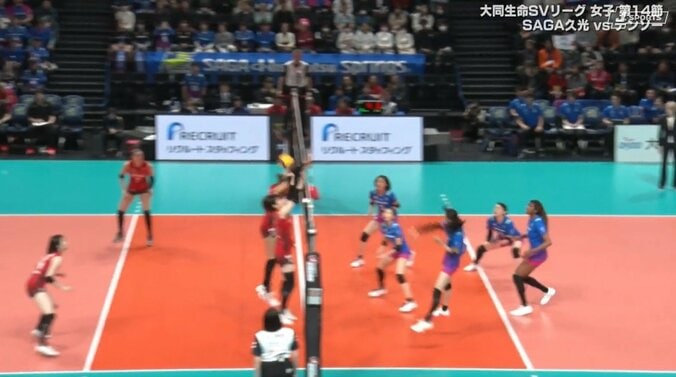女子バレー、“真後ろ”からの超「なが～く、たか～い」ロングトスを超強烈スパイク「今のはよく打てました」元日本代表も思わず感嘆 4枚目