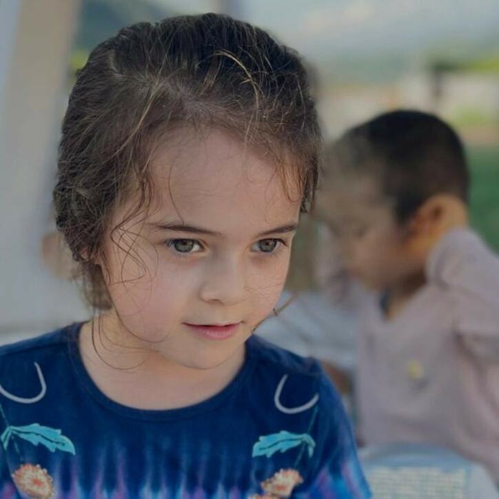  キャシー中島、もうすぐ6歳を迎える孫の姿を公開「お姉さんになってます」 