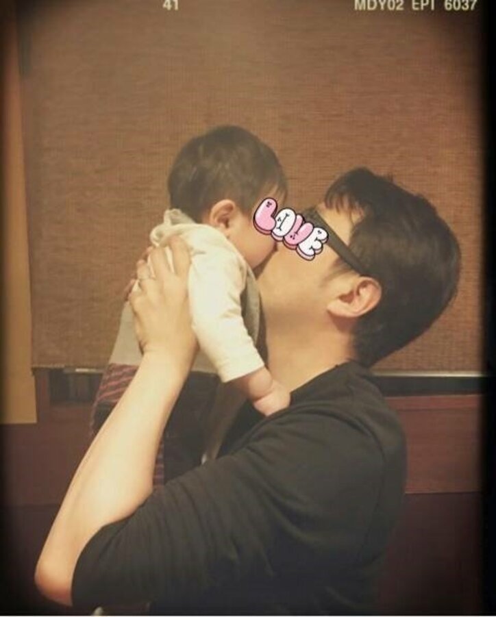 吉澤ひとみ、息子と夫の濃厚キスにジェラシー 自身は避けられる | 話題 | Abema Times