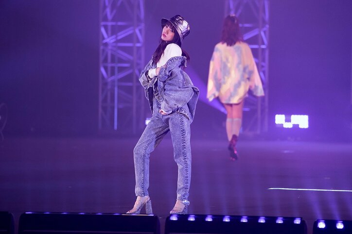日向坂46、TGC×DASADAコラボステージに登場! ハッピーオーラ振りまくランウェイでおひさま魅了
