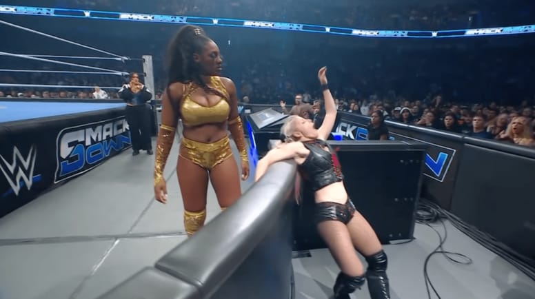 「大きさが違いすぎる」次世代スター巨漢女子が“年齢不詳”美女レスラーを蹂躙…圧倒的体格差にファン同情