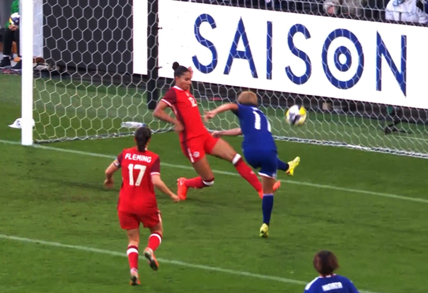 最後は無人のゴールにシュート