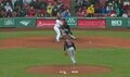 球場がどよめいた… 一体、何が起こった!? セットポジションから投げると思ったらクルッと一回転 “痛恨の回転ボーク”が起きた瞬間 「えっw」「毎日ボークあるな」