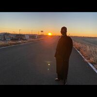 横浜流星、髭を生やしたオフショットに「毛布にくるまる流星くん可愛すぎ」とファン悶絶