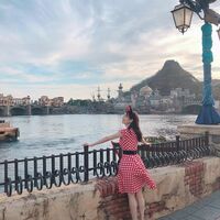 泉里香、TDSでのドット柄ワンピース姿に「こんなかわいいミニーちゃんいたら最高ですね」の声