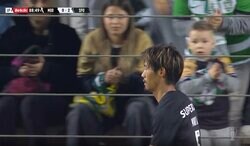 スタジアムが揺れる…「スゴい音だな」「最高！」守田英正がファンに愛されすぎている瞬間　先制ゴール含む圧巻パフォーマンスで交代時に拍手喝采が鳴り止まない