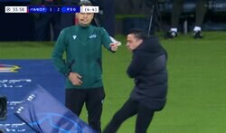 「いつまでヤンチャやってんだよ！」ブチギレ退場のチャビ監督に批判殺到…備品を蹴り上げてレッドカードを食らう愚行の一部始終「子供かよ」「精神的に未熟」「そりゃ退場だわ」