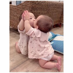 辻希美、鏡越しに“チュー”する次女・夢空ちゃんの最新ショットを公開「たまらん…可愛すぎて癒される朝でした」