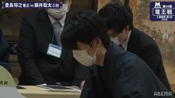 藤井聡太三冠が2連勝、最年少四冠まであと2つ 後手番から豊島将之竜王に快勝／将棋・竜王戦七番勝負