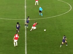 現地実況が熱狂！ 日本代表SBが“３人ぶっちぎり突破”で65m縦断「華麗」「うまい」ローマ翻弄で独壇場だった一部始終