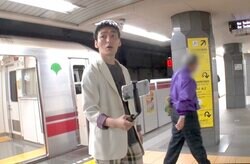 「『はじめてのおつかい』みたい」草なぎ剛が1人で地下鉄に乗る姿にほっこり