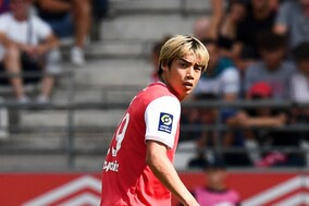 スティル暫定監督が決勝弾の伊東純也を称賛！　「偉大な選手の価値を示してくれた」