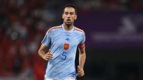 W杯敗退のブスケツ、代表引退宣言…メッシ妻が送った絵文字は