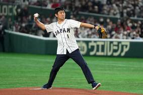 森保監督、WBC日本代表の始球式に「背番号1」で登場　「我々も、サムライジャパンも世界一を目指すにあたって…」