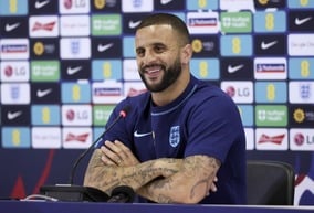 ウォーカーとストーンズは既に虜　W杯で愛らしい猫が話題に