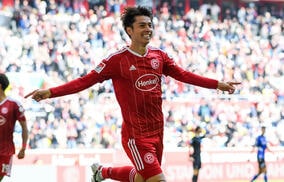 【2022年カタールへ期待の選手vol.116】[4-2-3-1]への布陣変更で序列低下も「今に見てろよ」と燃える若きボランチ/田中碧(デュッセルドルフ/MF)