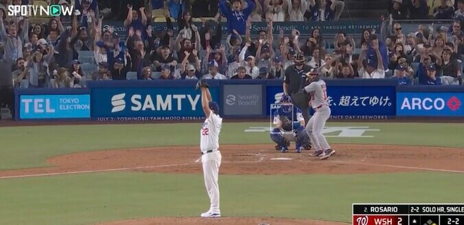 【写真・画像】一体、何が起きた？ 山本由伸にピッチャーライナー直撃…“まさかの展開”「どうなってる？」スゴい体勢から“想定外のミラクルプレー”… ファン騒然　1枚目