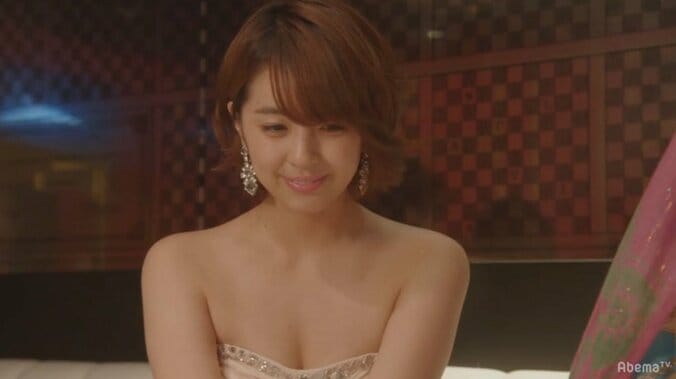 柳ゆり菜、キャバ嬢役に挑戦！「負けたら脱ぐ」ガチンコゲーム登場 1枚目