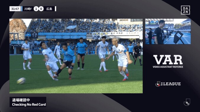 「理解できない判定…」川崎MFが“危険な踏みつけ”で広島MF悶絶「本人が退場を一番確信」「故意ではないだろうけど…」まさかのジャッジにSNS騒然 3枚目