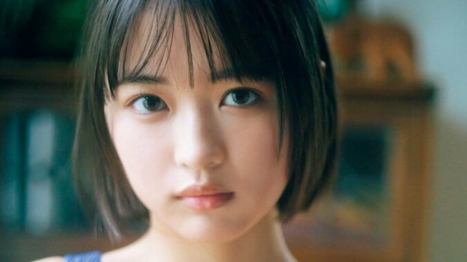 【写真・画像】ショートドラマ『僕達のあざす。』出演中 上田心暖が人生初グラビアで瑞々しい水着姿 『ヤンマガ』巻中グラビア　1枚目