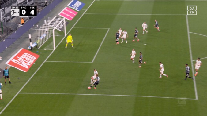 天才かよ！ 堂安律が“股抜きクロス”で１試合２アシスト目「スーパーすぎる！」「左に流れても仕事するな」精密な左足にファン大興奮 5枚目