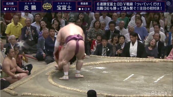 決まり手は「押しつぶし」!? 炎鵬、勝ち越しを前に足踏み 1枚目