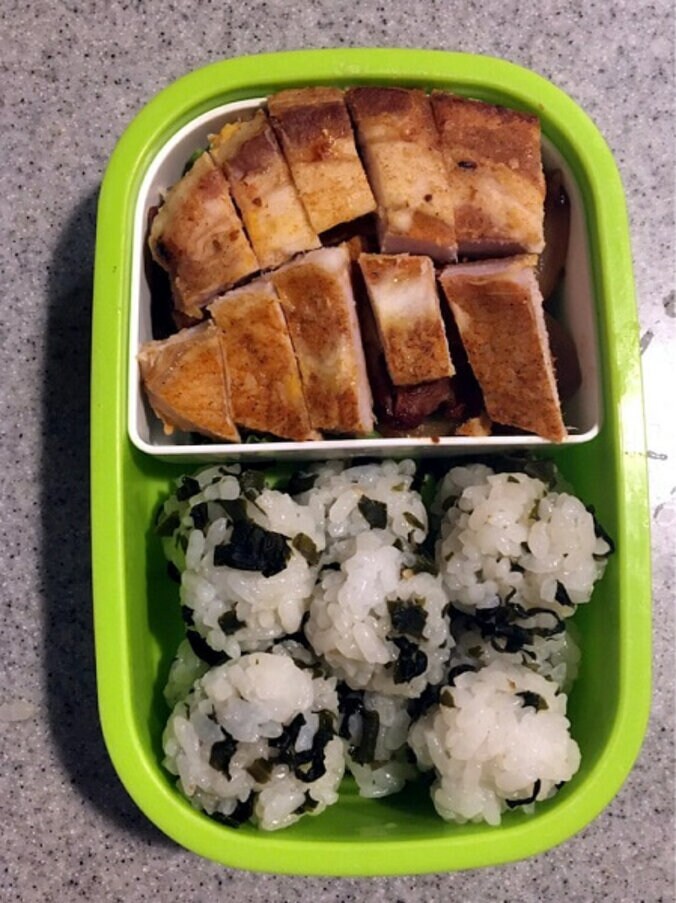 奥山佳恵、夫が作った完璧な遠足弁当を披露「お肉のソテーで出来上がり」 1枚目