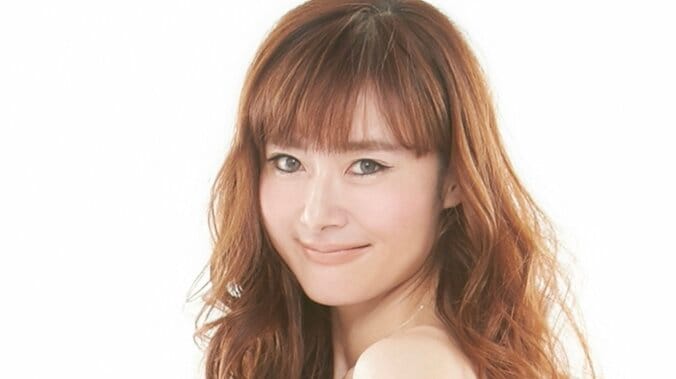 【写真・画像】56歳“奇跡の美魔女” 45歳で離婚し2児のシンママに、月収は3万円「美容にお金がかけられなかった」　1枚目