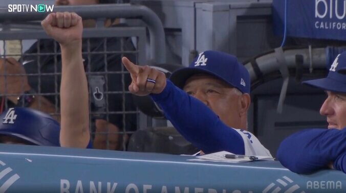 ド軍主砲が汚名返上！ テオスカー、“微妙すぎる”超好捕→ビデオ検証で本人＆ロバーツ監督も思わず笑顔 2枚目