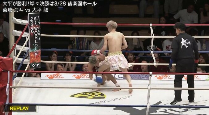 「かかってこいよ」からの衝撃KO 怒涛の連続ダウン、突き刺すようなカウンターの右ストレートで劇的決着 3枚目