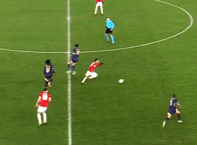 【写真・画像】「ノイアーを一撃で破った！」上田綺世の“復活ゴール”に現地熱狂「唯一無二だ」「美しい」メディア＆ファンから称賛続々　1枚目