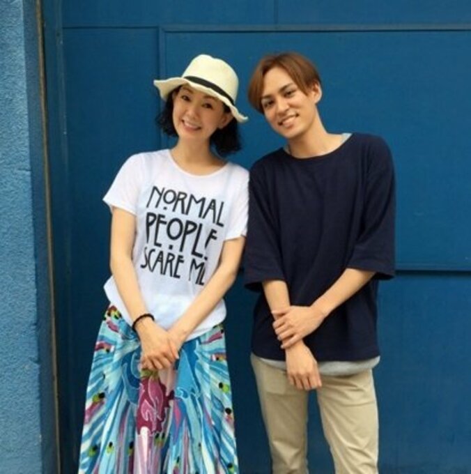 とよた真帆が“息子役”小泉俊也との2ショットを公開「風間トオルさんとの間の子」 1枚目