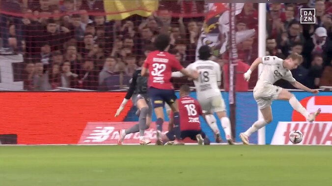 【写真・画像】南野拓実が吠えた！ 絶妙ターン→全力スプリントの「決定的」瞬間 絶好機作るも決めきれず感情剥き出し…SNSも反応　1枚目