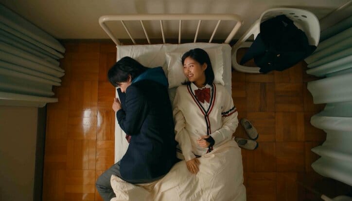 保健室のベッドで脅迫＆キス！?キュンキュン皆無！女子高生の強制的ラブシーン『泥濘の食卓』