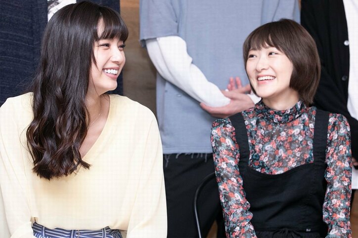 新川優愛、大ファンの生駒里奈との共演に喜び「ファッションショーのとき、袖からずっと見ていました」