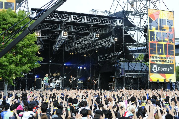 ゲスの極み乙女。、サカナ、THE BAWDIESらにオーディエンス歓喜 ライブ写真とセットリストを公開【メトロック2016 東京開催day1】