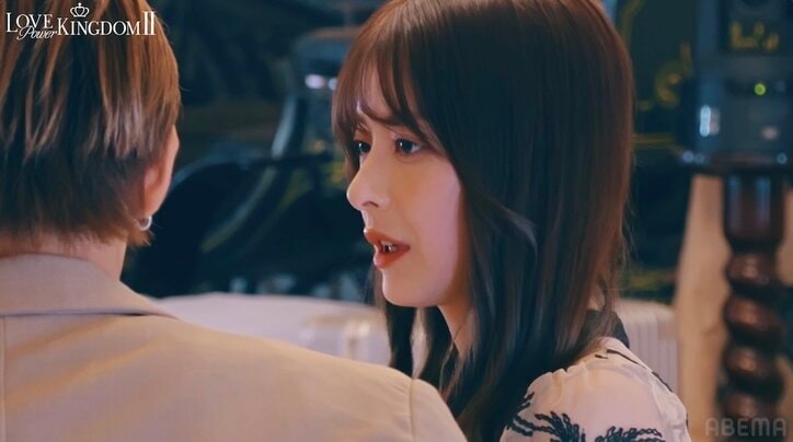 【写真・画像】“小泉今日子の娘役”女優、全員の前で熱烈キス！ 金髪モデルとのカップル成立に「」「」と反響　2枚目