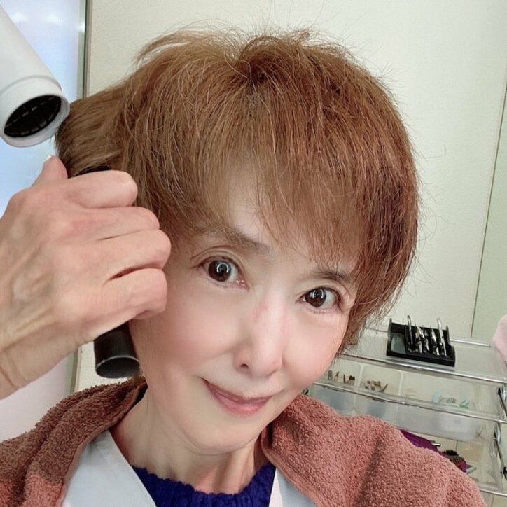 小柳ルミ子 何十年振り のショートヘアに めちゃめちゃカッコいい 雰囲気変わりましたね の声 話題 Abema Times