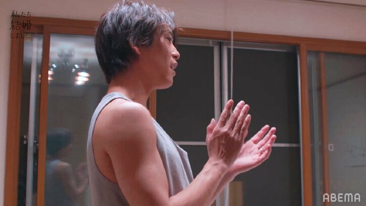 島崎遥香＆佐野岳、汗だくで共同作業！そのままベッドにゴロン…『私たち結婚しました3』第3話