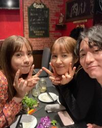 「みんなかわいい」「幸せのお裾分け」浅香航大＆トリンドル姉妹のランチ3ショットに反響