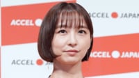 篠田麻里子 背中ざっくり私服で青山の美容室へ 5月は大胆露出で銀ブラ