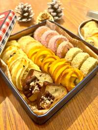 酒井彩名『秋のクッキー缶』