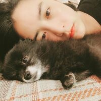 山本美月、愛犬との“添い寝ショット”を公開し「目の保養」「流石です」の声