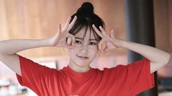 現役大学生・村山千夏、雨の日でも“ハッピー”な撮り下ろしグラビア ヤンマガWeb「日曜日のseju」